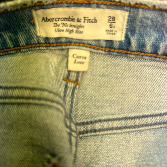 Abercrombie The 90s Light Blue Distressed  High-Waisted Jeans size 6r - Picture 7 of 8